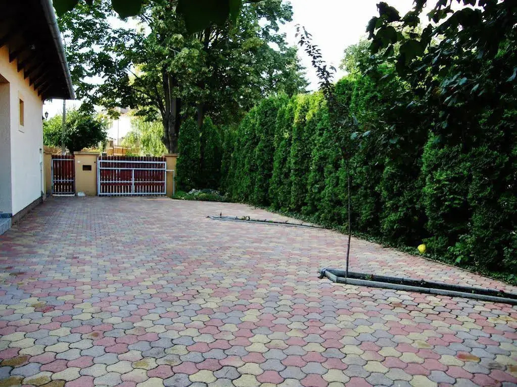 Aranyhal Apartman