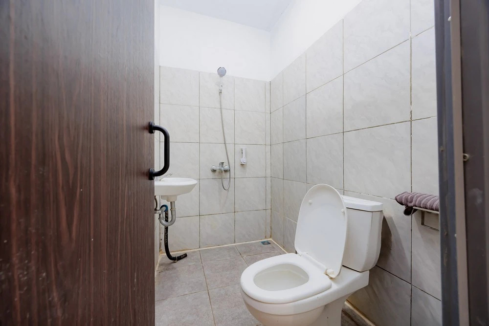 RedDoorz Plus at D San Residence Buah Batu
