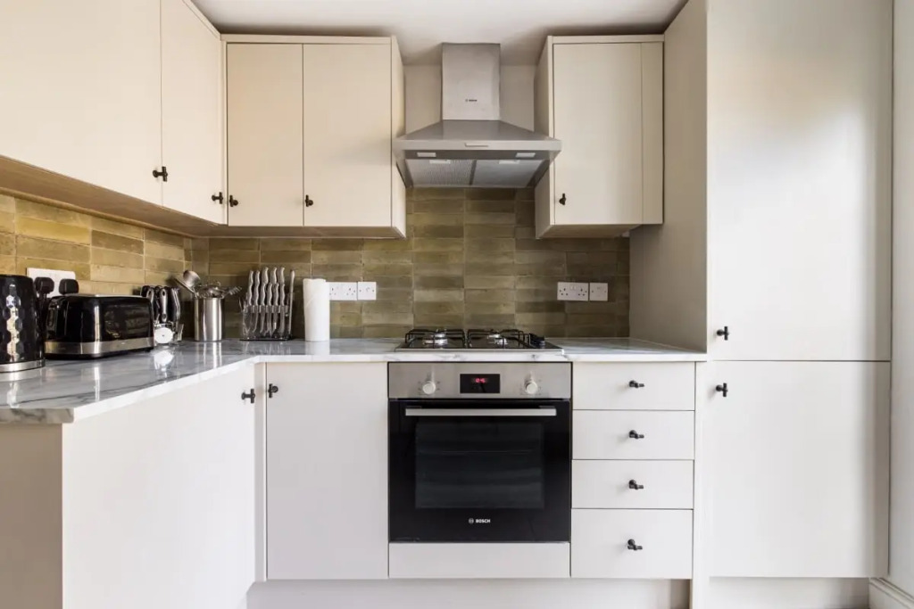 The Finsbury Park Arms - Elegant 2BDR Flat with Garden