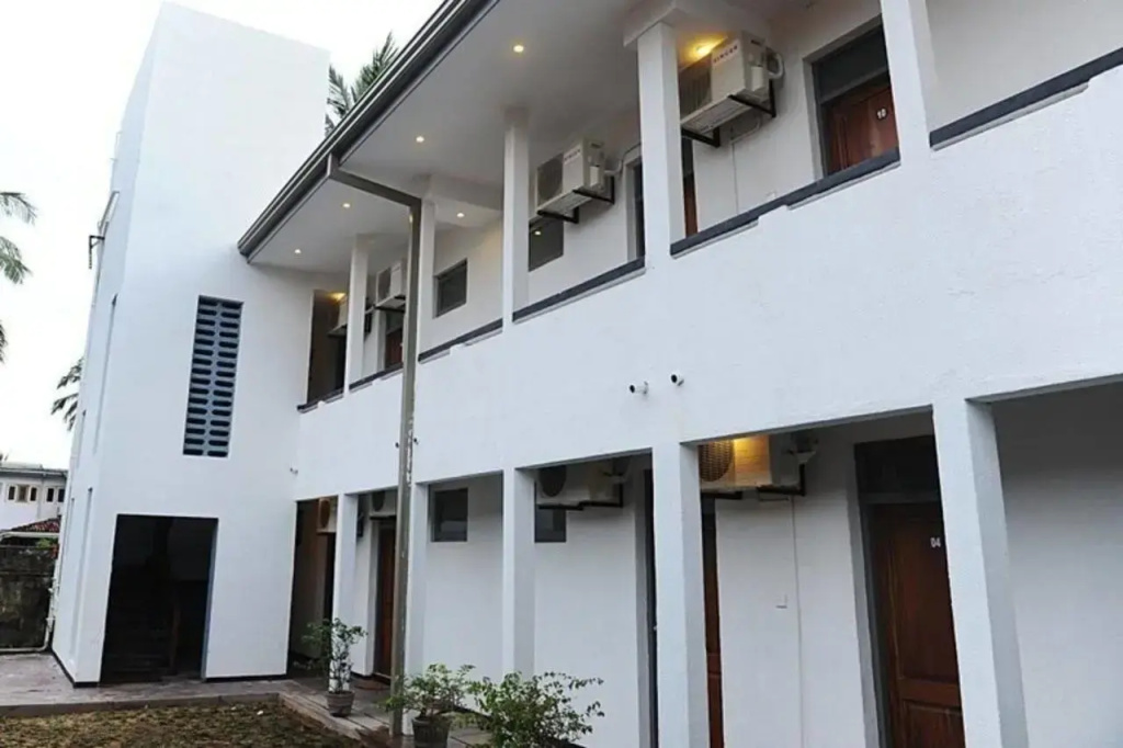 Dons Beach Hotel