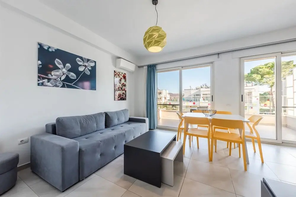 Tranquil Apartment With Pool Access - Manjola