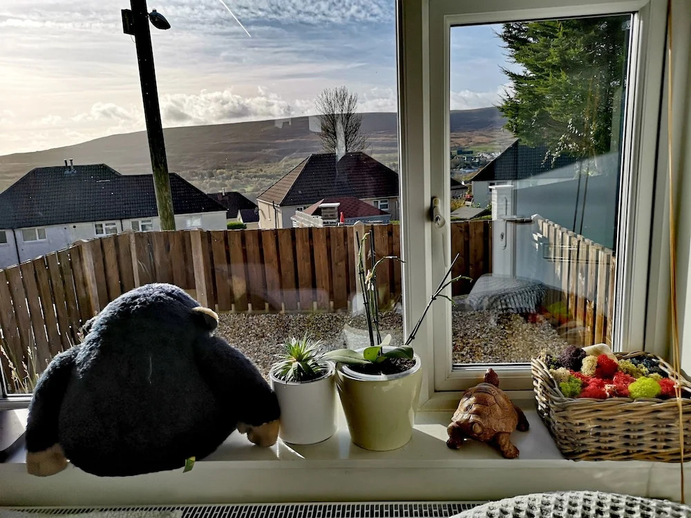 Charming 1-bed Maisonette With Mountain View