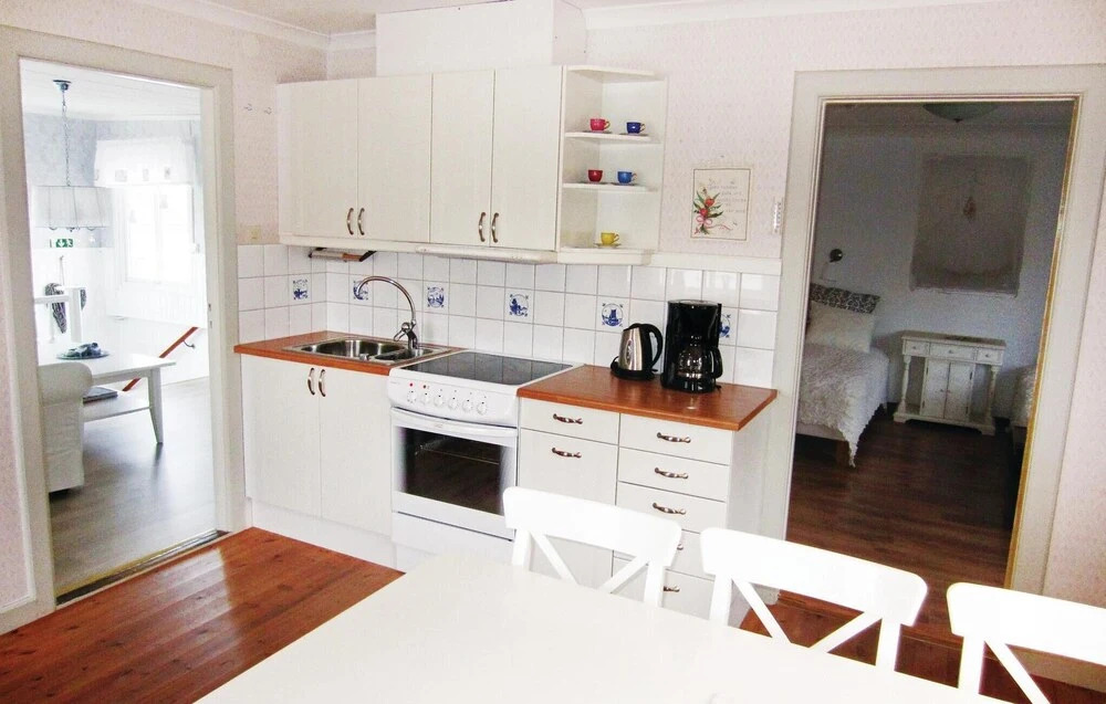 Beautiful Apartment in Kungshamn With 3 Bedrooms and Wifi