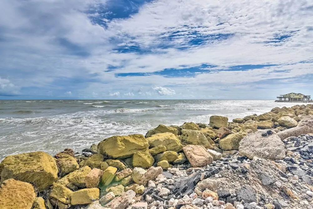 Private Beach Access: Coastal Freeport Home!
