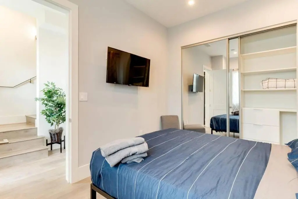2 Luxury Modern 8 Bedroom Home with Rooftop Decks