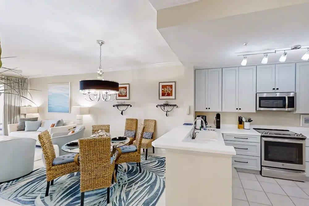 Luxurious Oceanfront Condo With Private Balcony, 2 Pools, and Beach Access