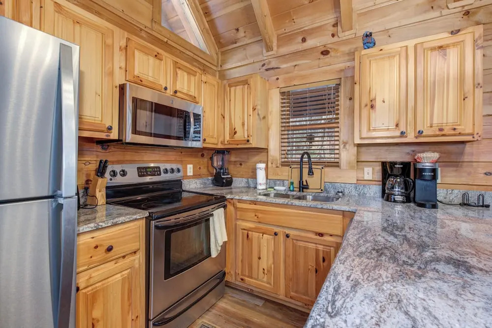 Country Bear Cove - Hot Tub, Games & Deck w/ View