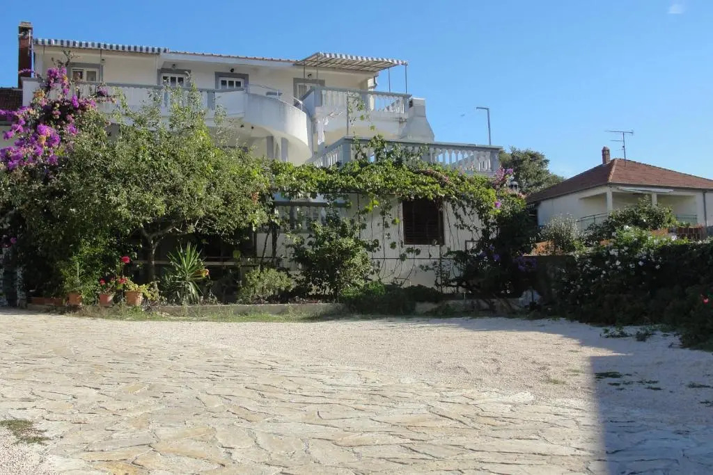 Rasin Apartments