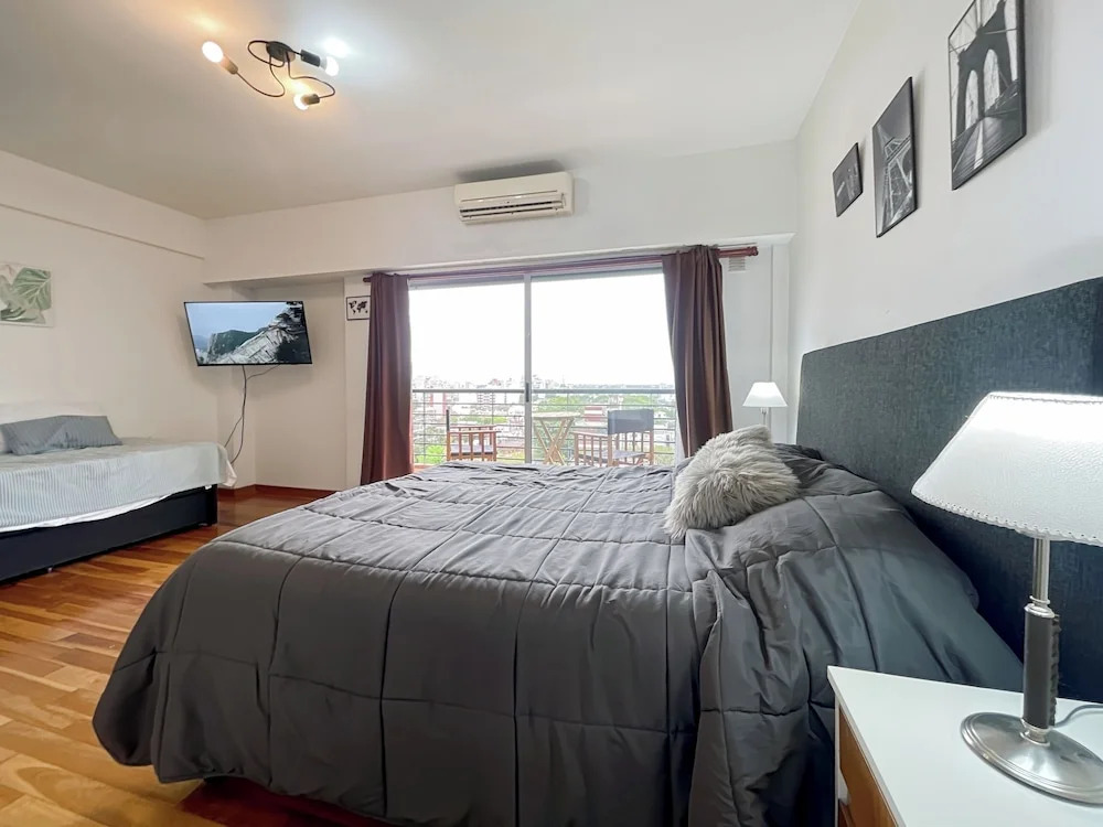 Cozy Studio on a High Floor with Panoramic Views in Villa Urquiza
