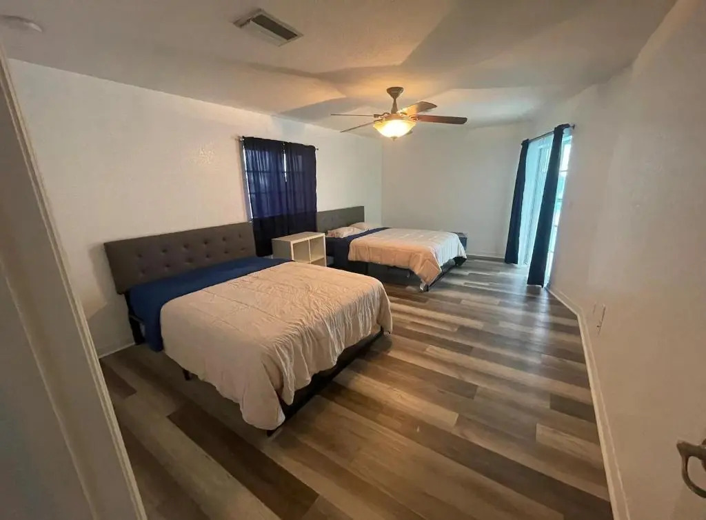 Beautiful 3 bedroom home with pool Internal name: Barker house
