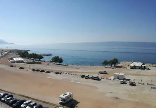 Split on the beach, 2 floors & wide terrace