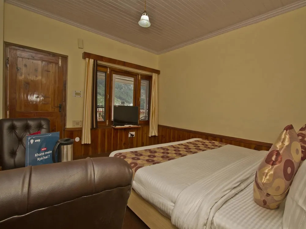 OYO 8895 Hotel Pine Grove