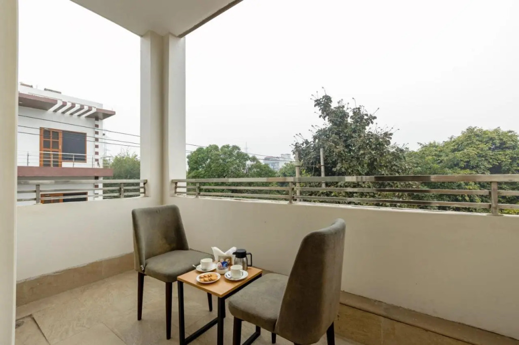 Aadat Hotel Subhash Chowk Gurgaon