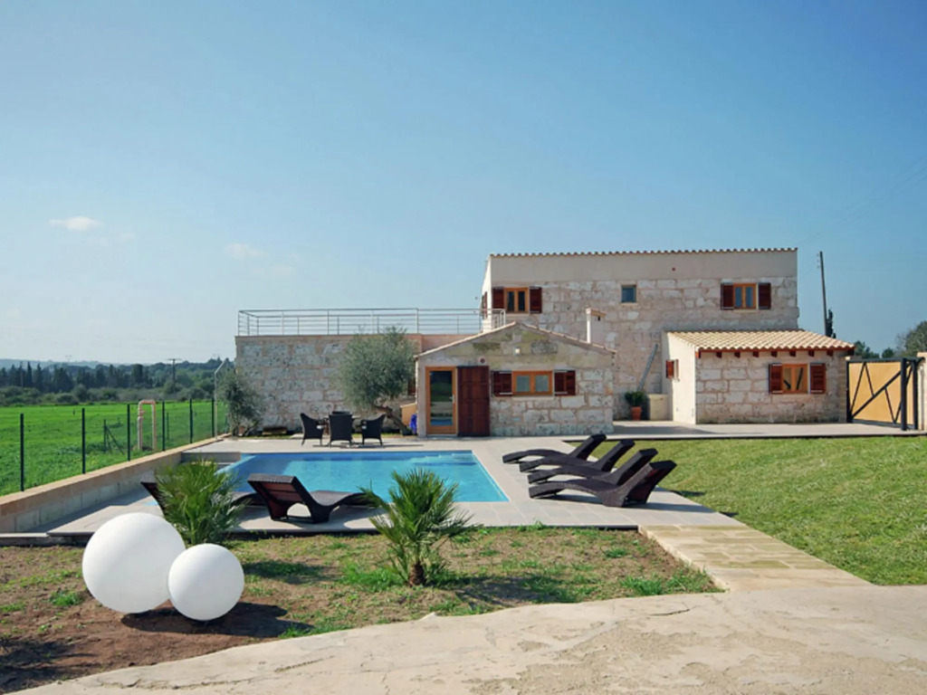 Modern Holiday Home With Private Swimming Pool