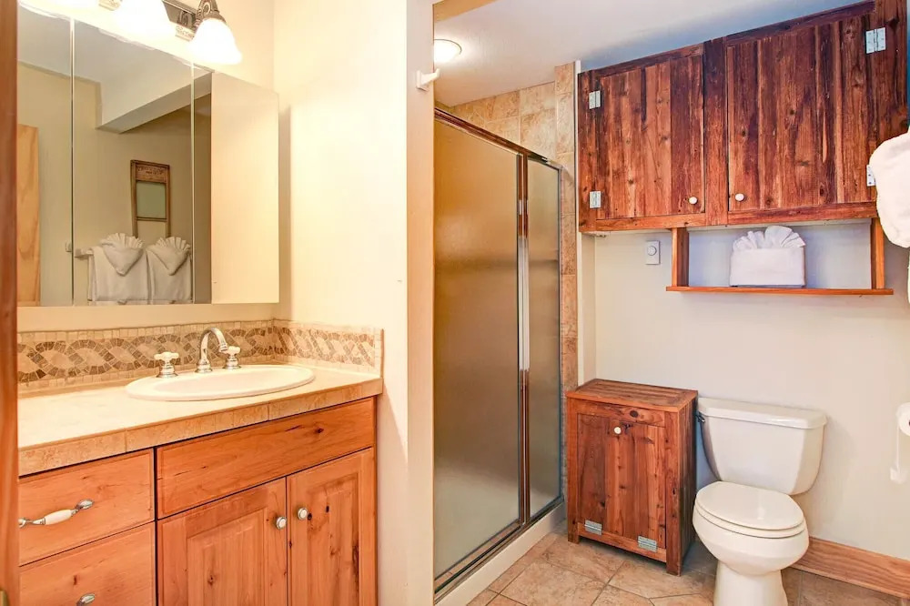 Snowdrift Peak 203 2 Bedroom Condo by RedAwning