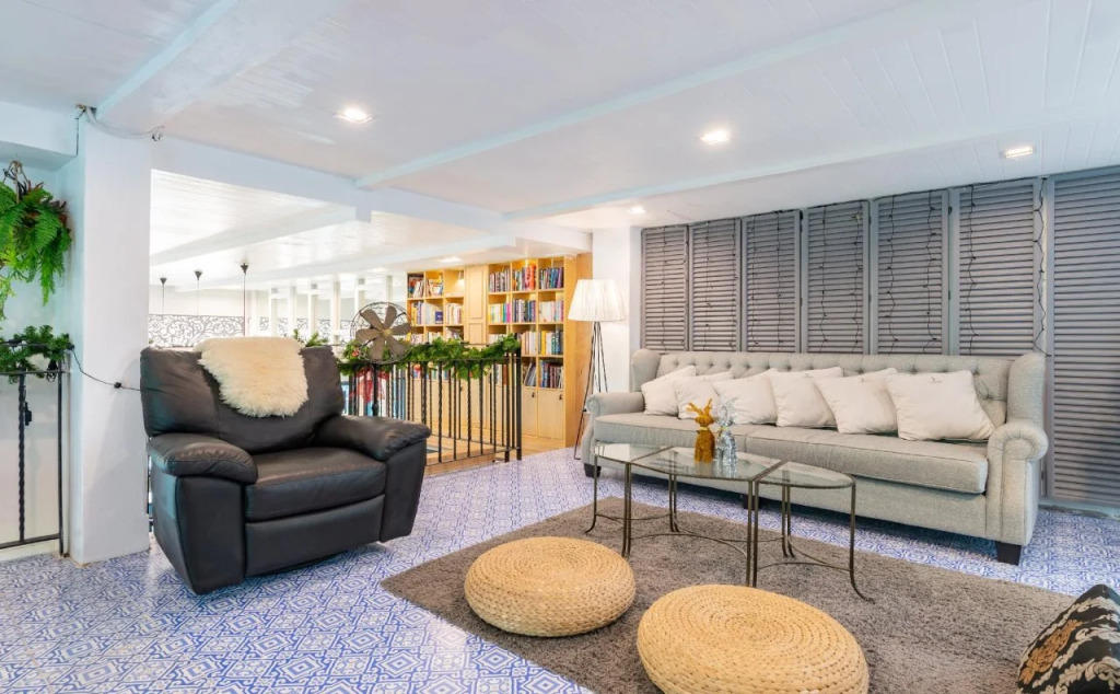 White Ivory Bed And Breakfast