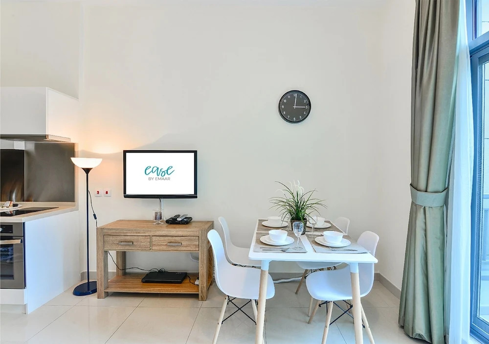 Rainforest Studio - Ease by Emaar