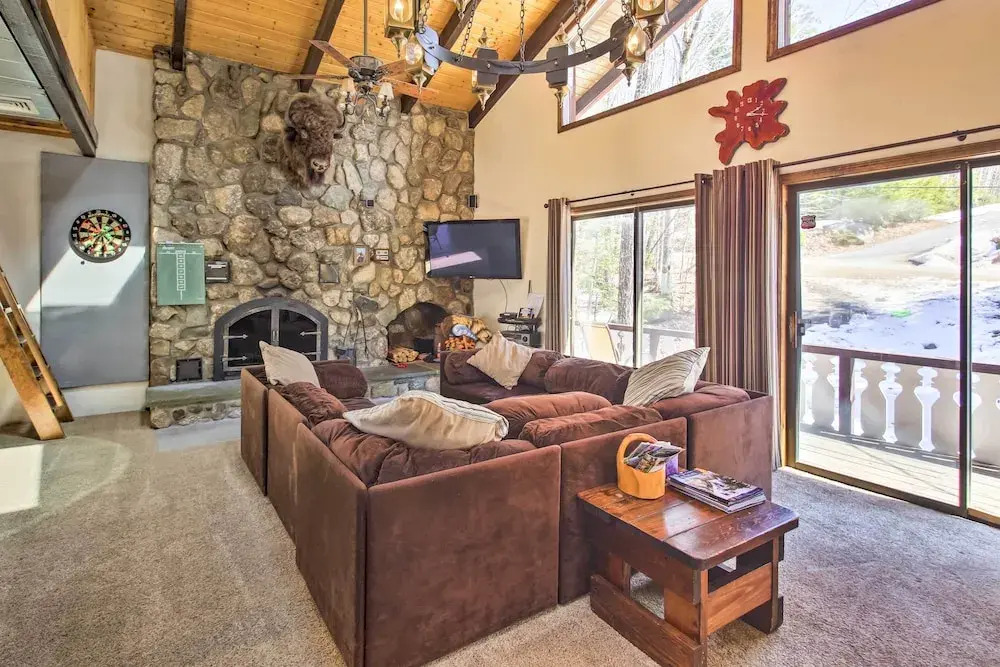 Swiss-style Chalet w/ Fireplace - Near Story Land!