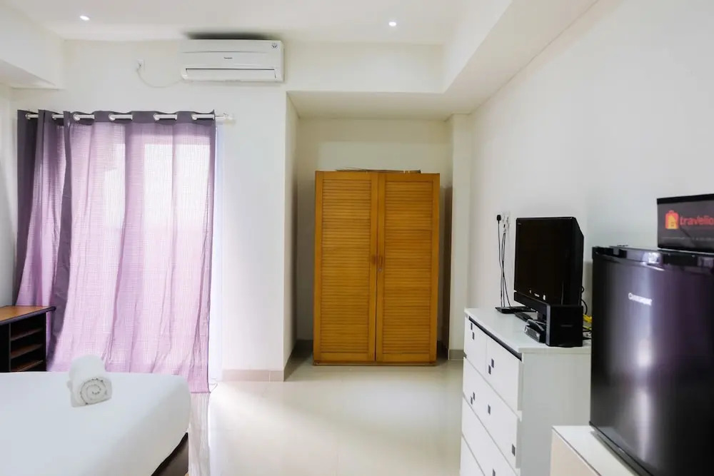 Minimalist Studio Skyline Apartment