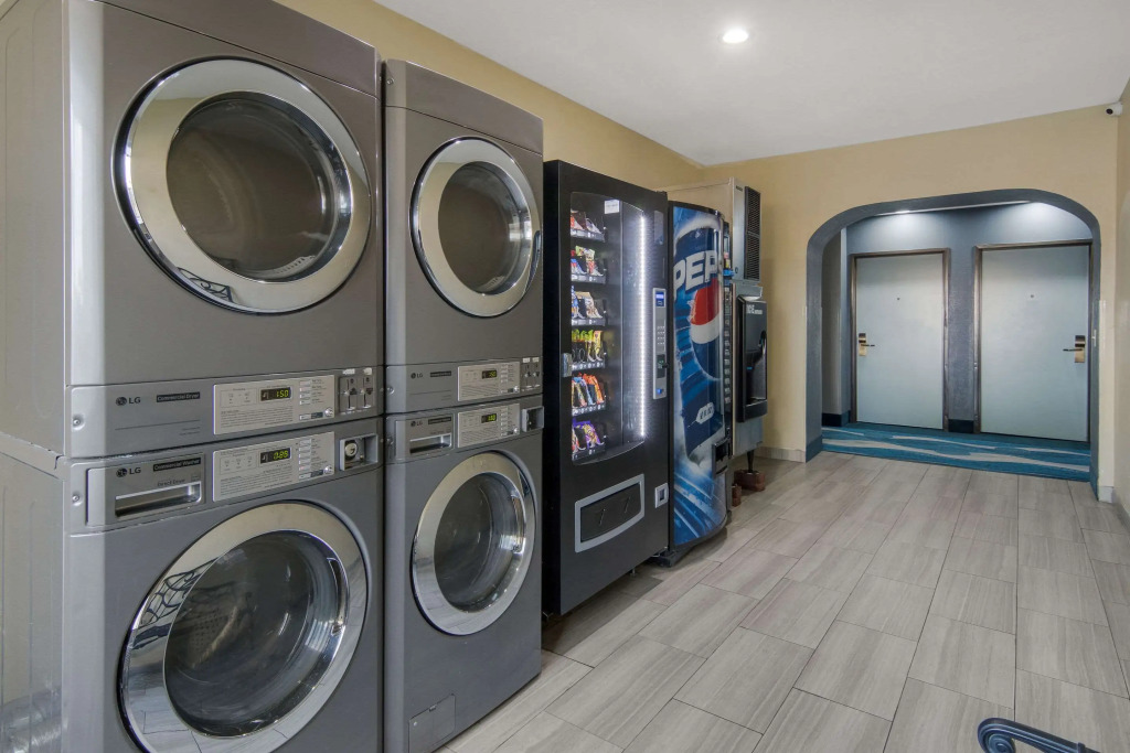 Quality Inn & Suites Roanoke - Fort Worth North