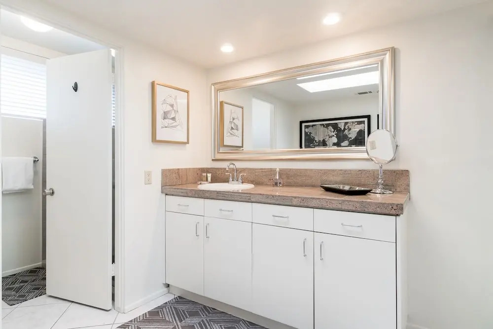 2501 N Indian Canyon Condo Unit 601 1 Bedroom 2 Bathrooms Condo