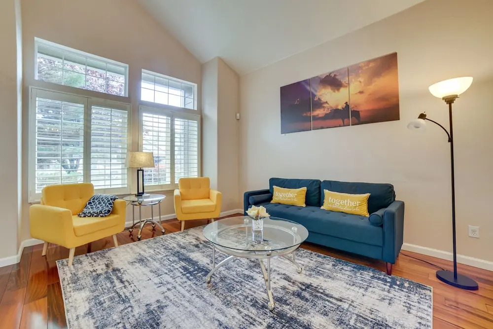 1 Mi to Downtown Reno: Spacious Home w/ Deck!