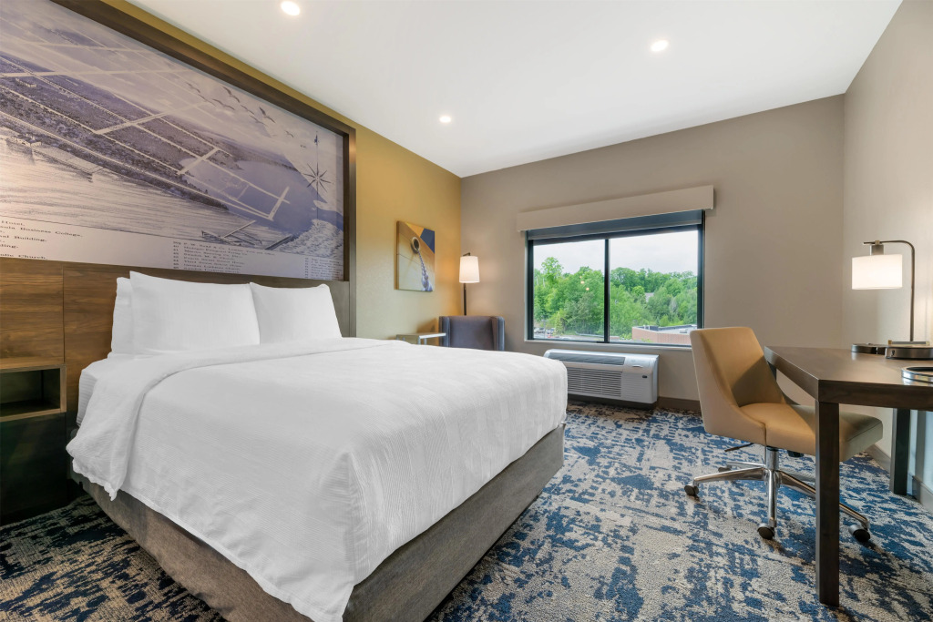 Best Western Plus Marquette Hotel & Suites