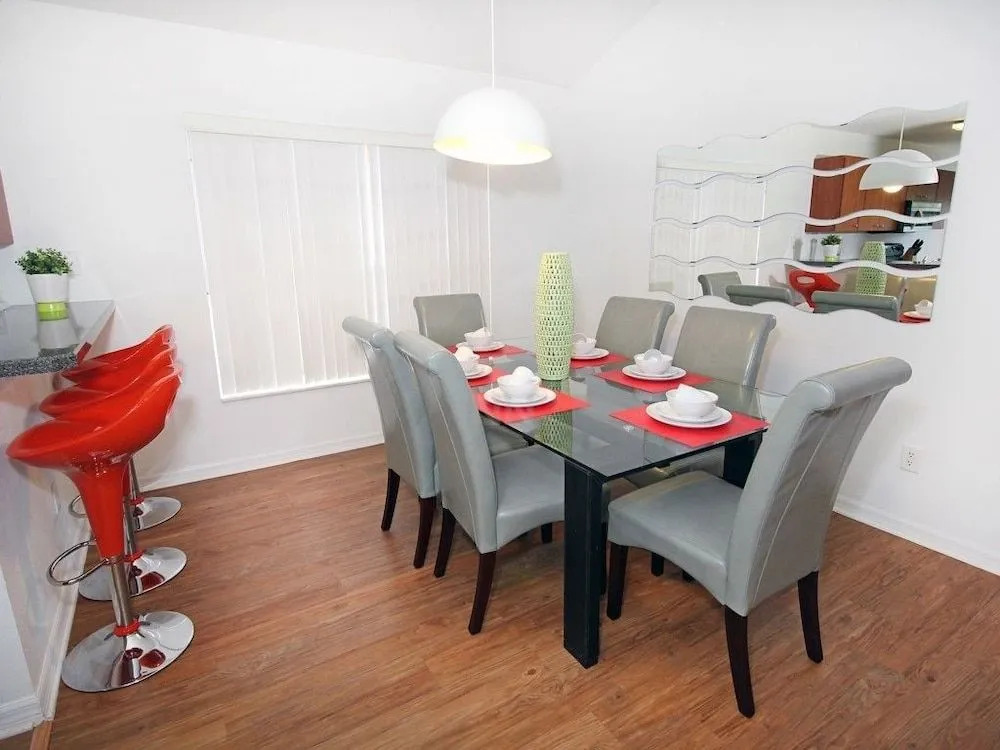 4CCS47RR23 4BR Vacation Home Near Disney by RedAwning