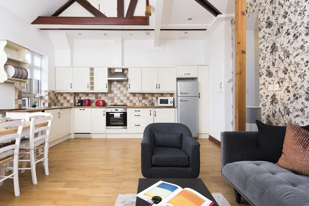 Stylish and Quirky 2BR Maisonette in Fulham