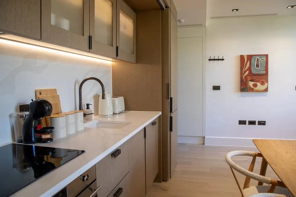 The Pembridge 12