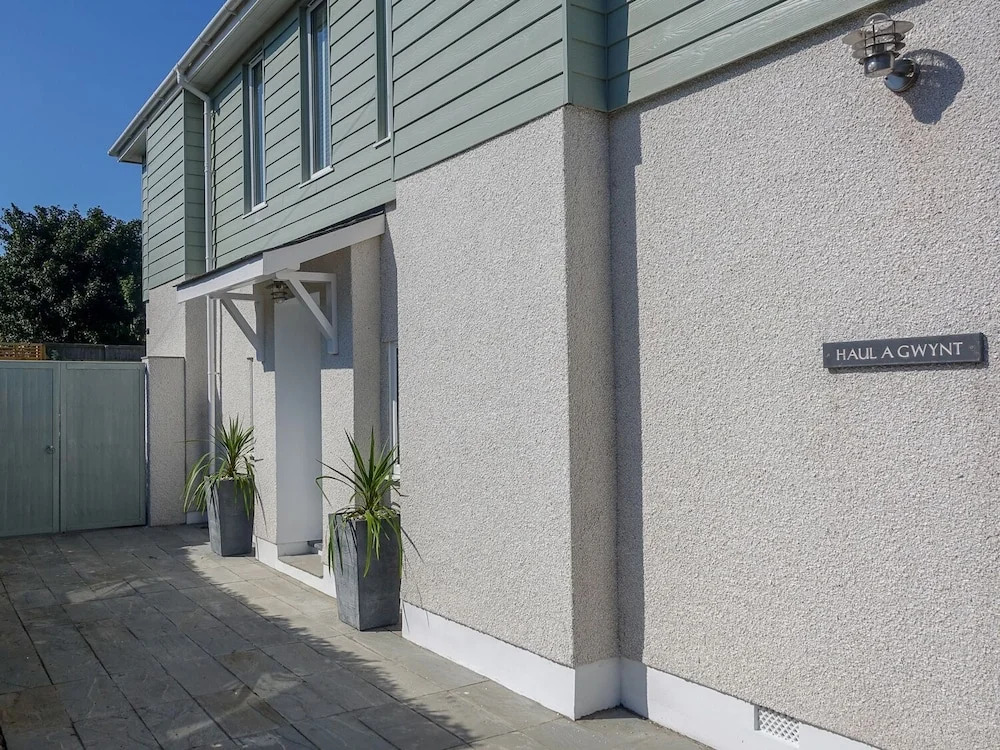 Haul A Gwynt, Pwllheli