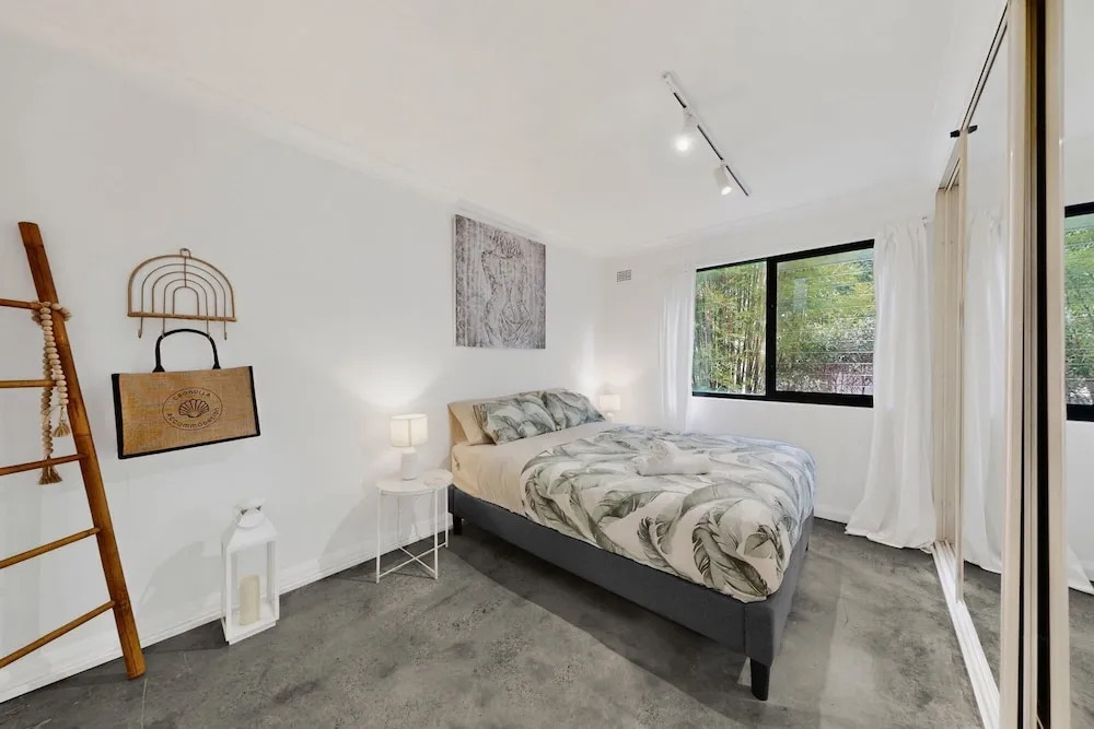 Beachside 1-bed Retreat With Parking Cronulla