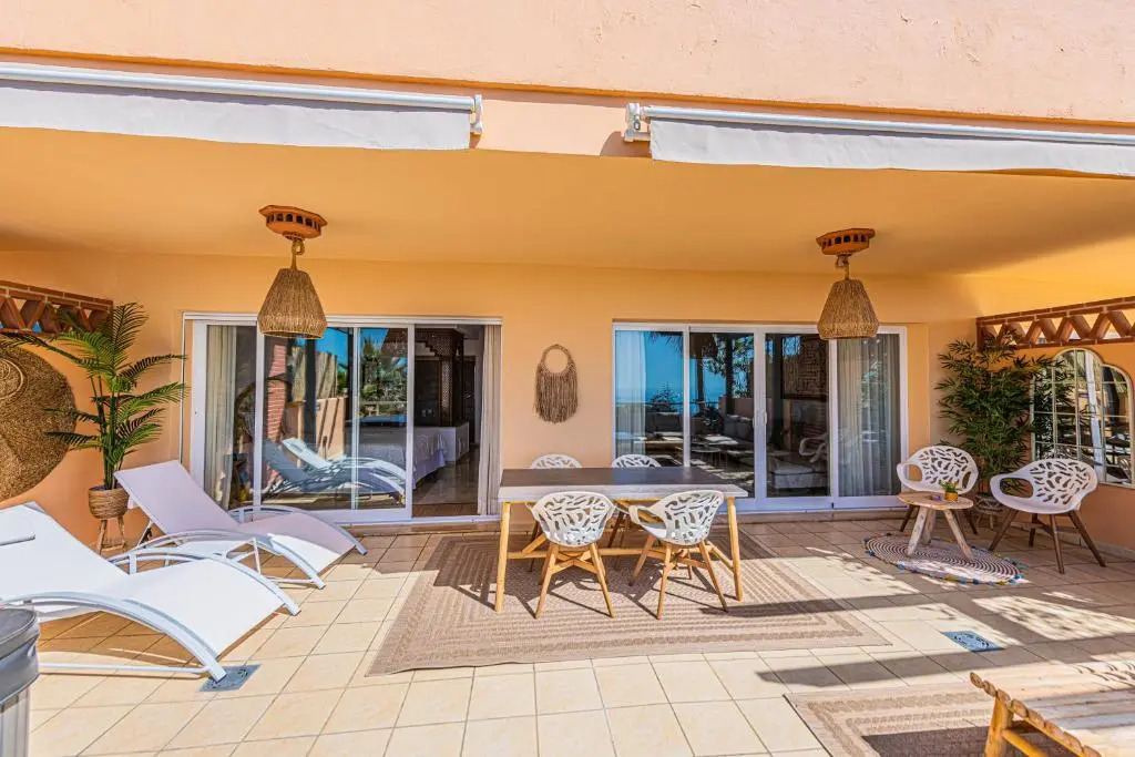 Malibu B2 - Luxury 2BR by Rafleys, Panoramic Sea Views, 7 mins Walk to the Beach