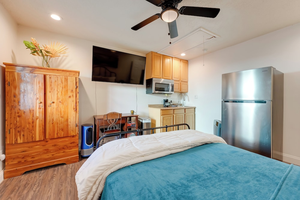 Fish & Kayak: Palm Harbor Studio w/ Pool Access!