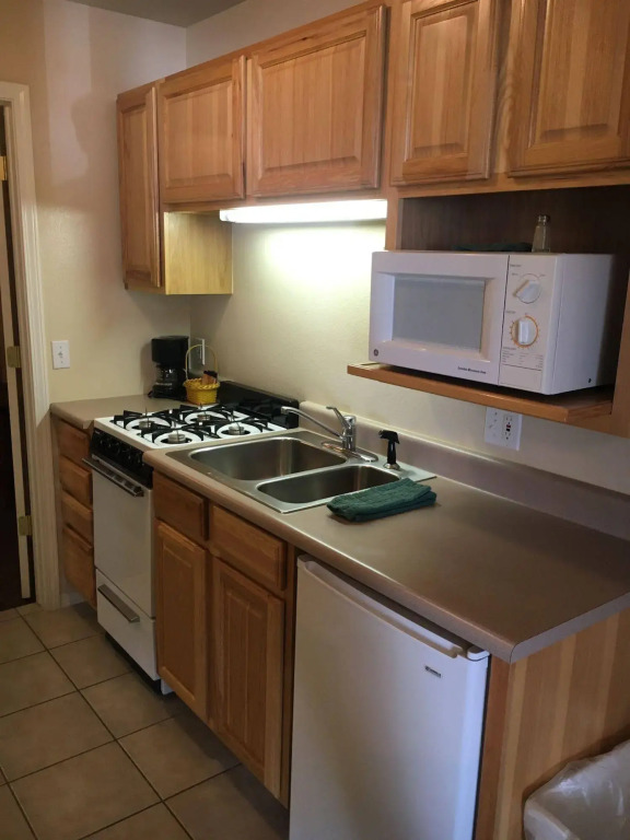 Mountain Landing Suites & RV Park