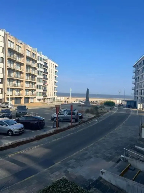 Huswell - Beachfront Apartment With Bike Storage