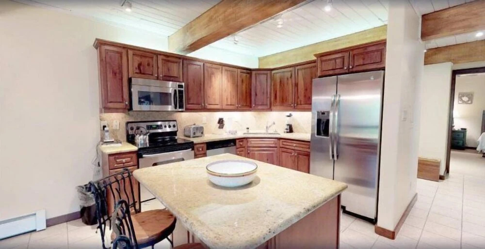 Warm And Cozy 3 Bedroom Ski In, Ski Out Condo In Snowmass Base Village