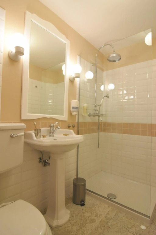 Janez Rooms
