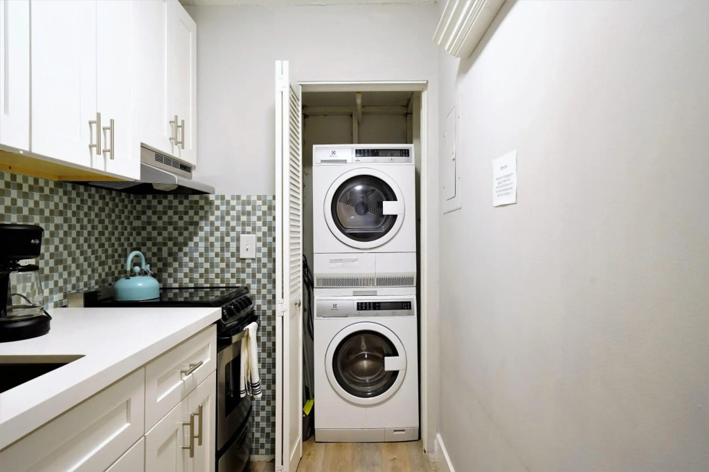21 apartment 1 blk from beach unit 2