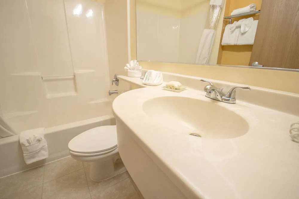Auburn Travelodge Inn and Suites