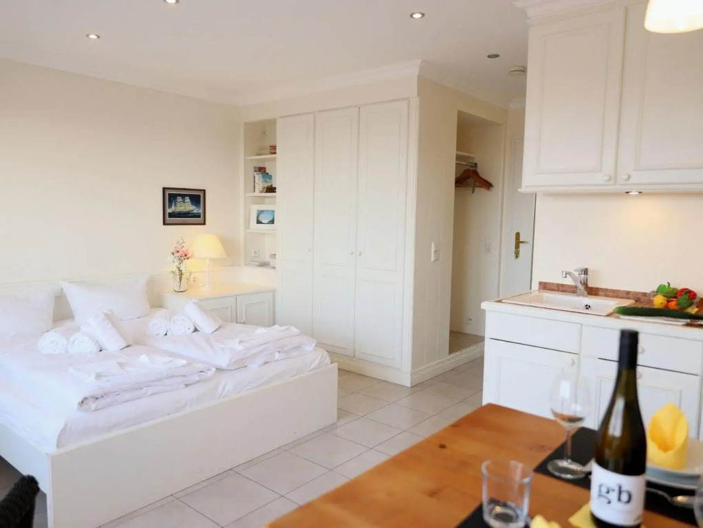 Wohnen Sie im Herzen Westerlands, in einer komplett neu renovierten 1-Zimmer Wohnung