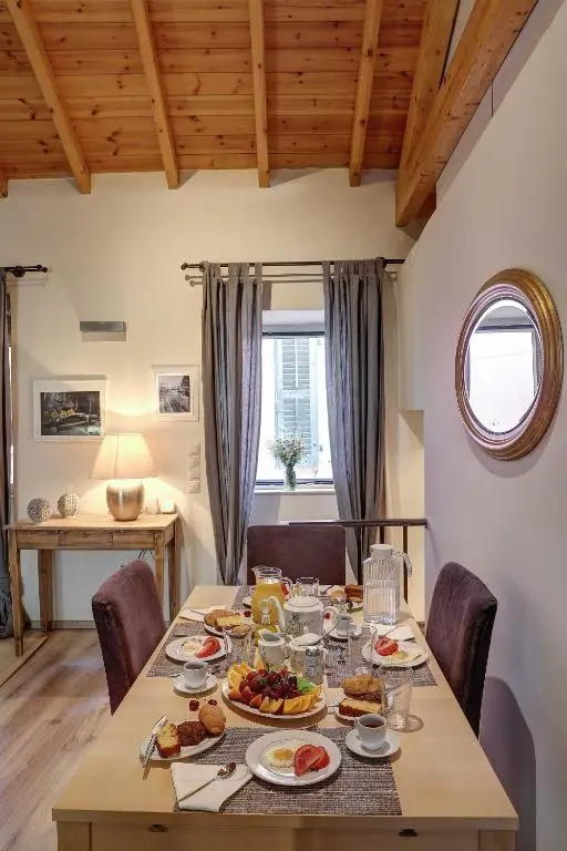 Luminous 2BD stone Apt in the alleys of Corfu town