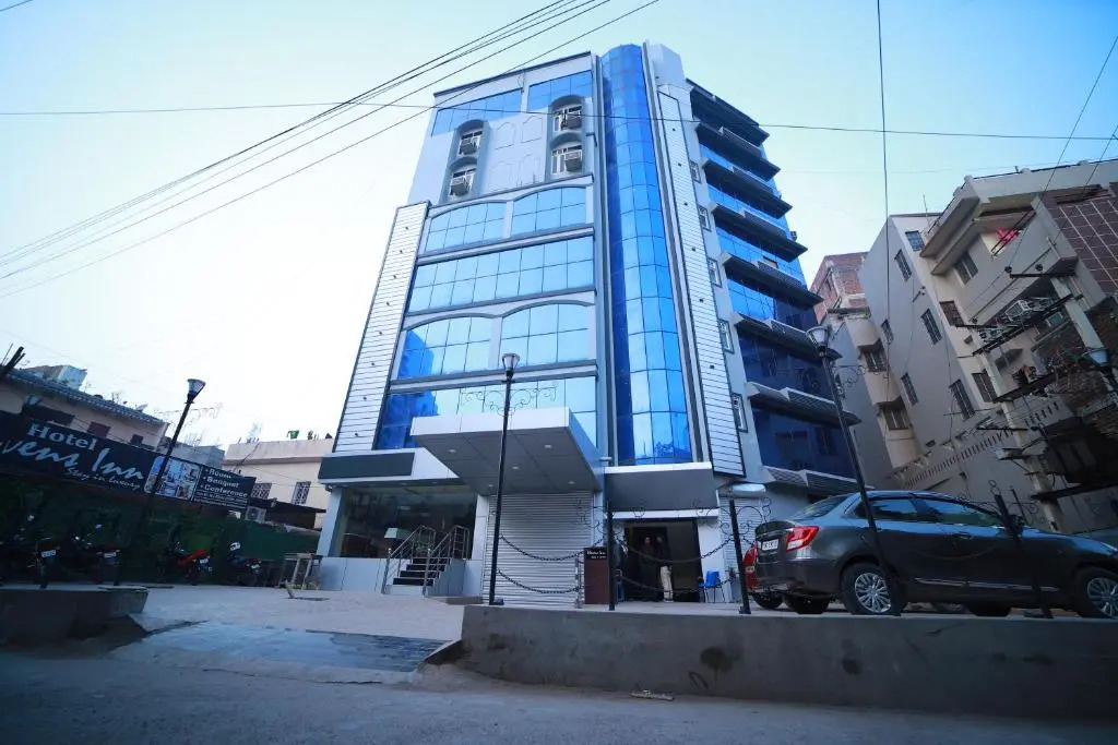 Click Hotel Capital House