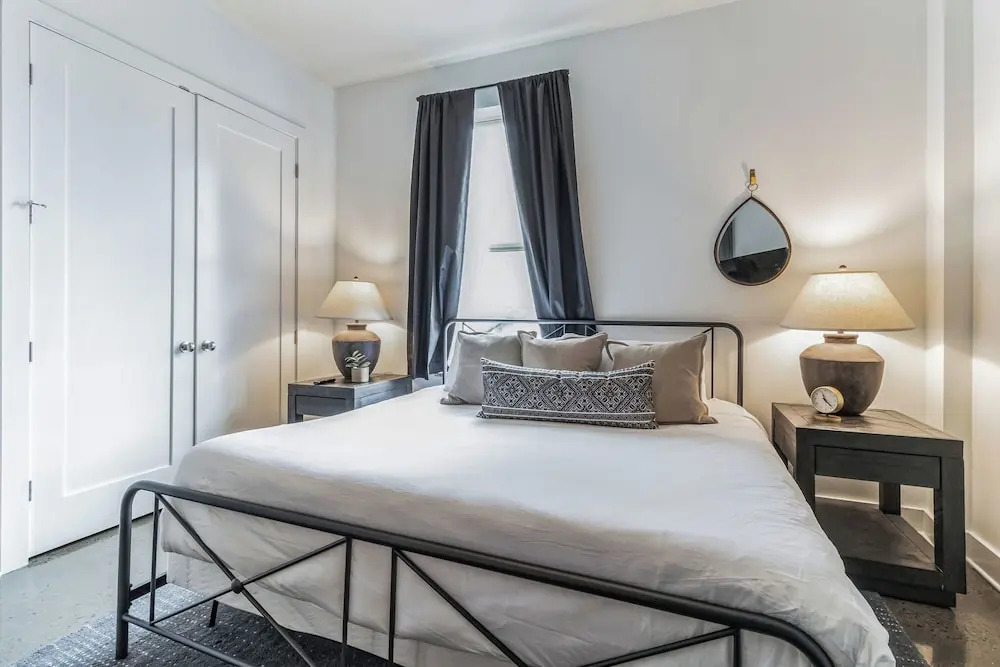 Centennial Park Condo Near Broadway Sleeps 4