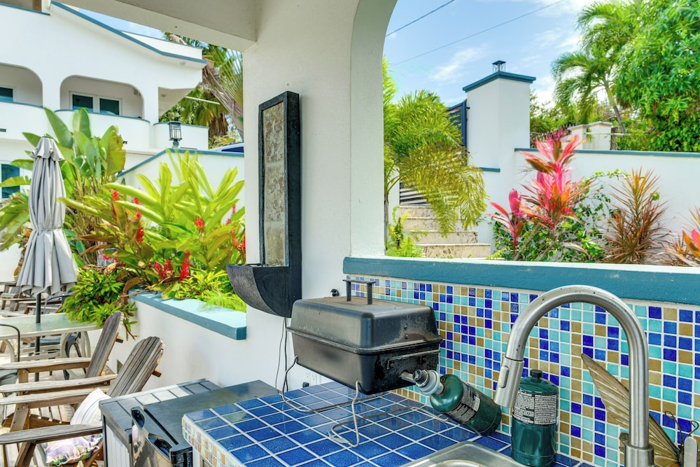 Walk to Beach! Vieques Casita w/ Pool Access