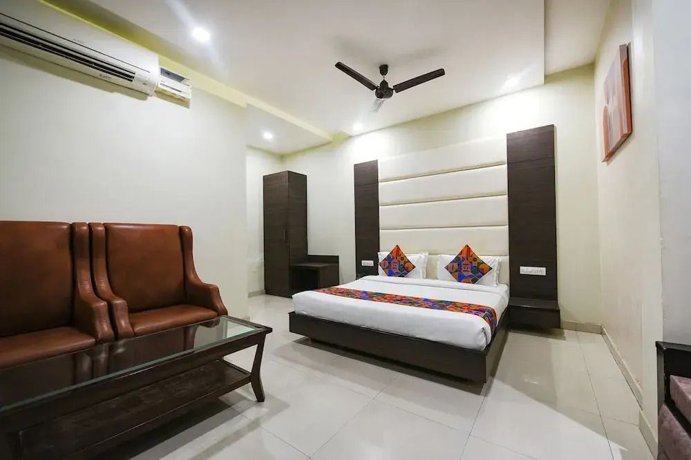 OYO Rooms Railway Station Exit Gate
