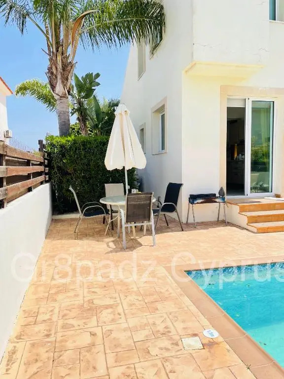 Gr8padz Villa Artemis