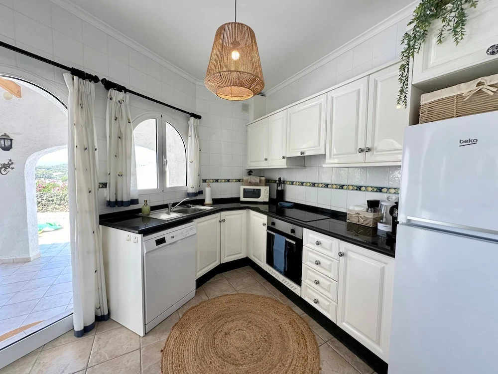 3 Bedroom Villa Walking Distance to Moraira