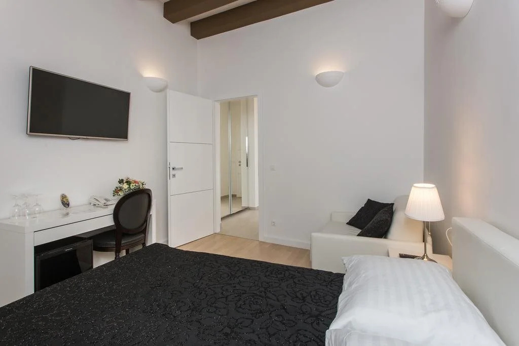 Klarisa Palace Rooms