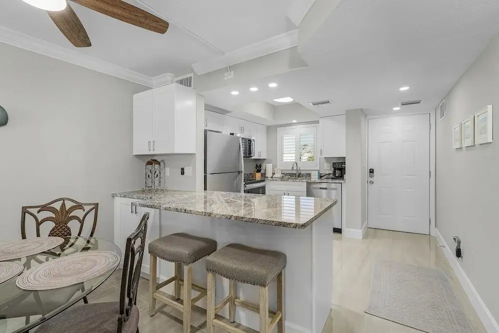 Seaside 108: Oceanview 2br/2ba Condo With Pool, Steps To Beach 2 Bedroom Condo